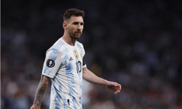 清朝晚期老照片，古老建筑残破沧桑，一副末世景象